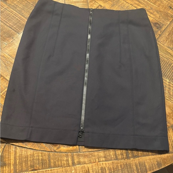 Akris Punto Navy Midi Skirt in size 12. Great condition! Front zip - Picture 1 of 16